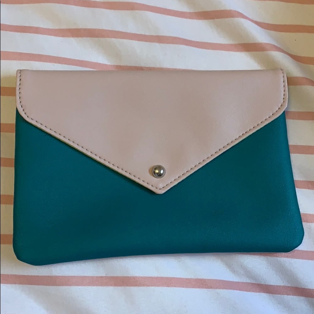 Button Ipsy makeup bag